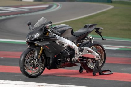 Aprilia RSV4 1100 Factory 01