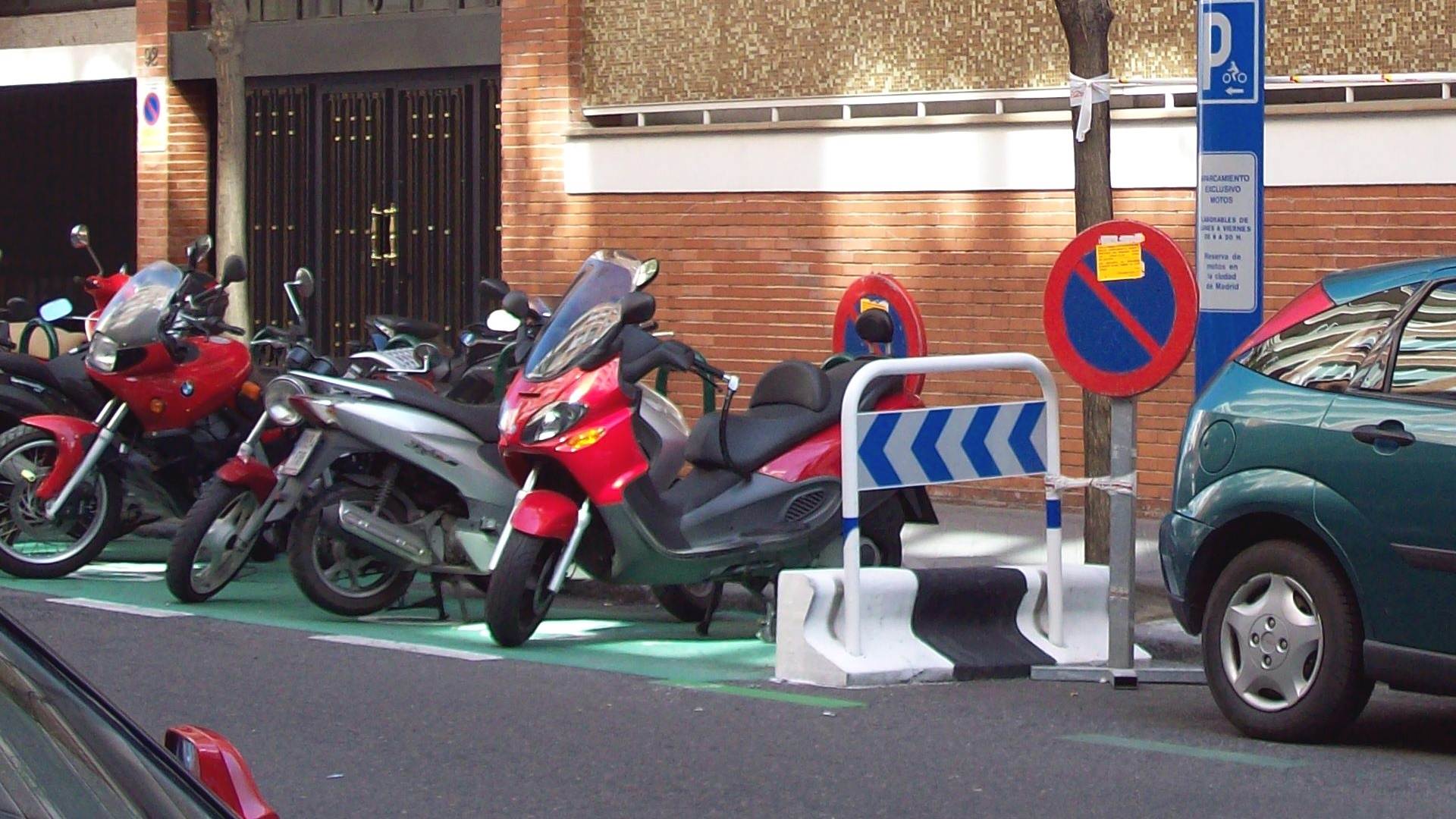 Cómo moverse en moto por Madrid con la nueva Ordenanza de Movilidad