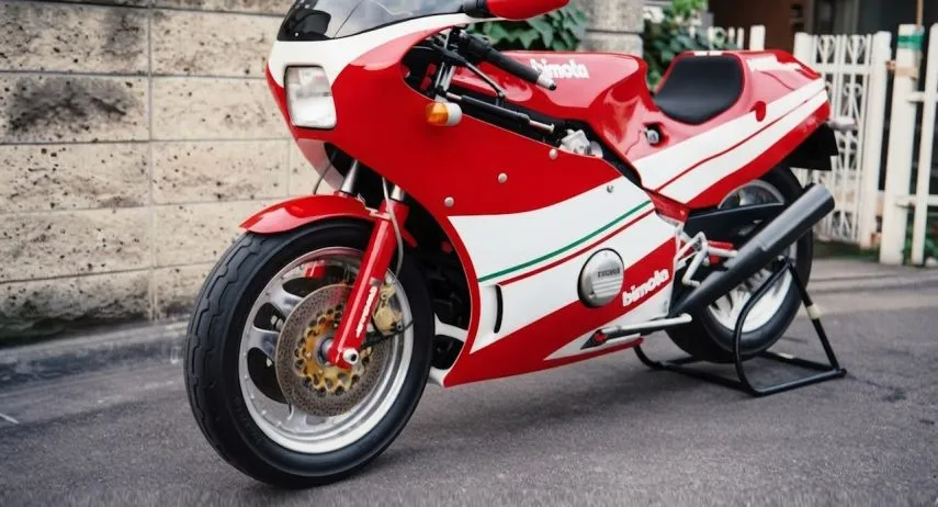 Bimota HB3 roja