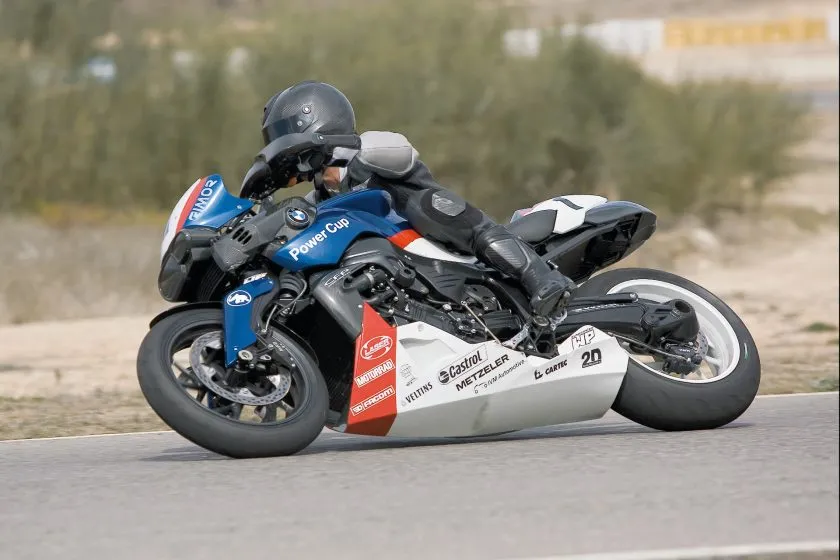 BMW K1200R Power Cup (1)