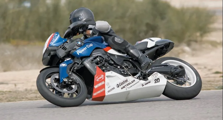 BMW K1200R Power Cup (1)