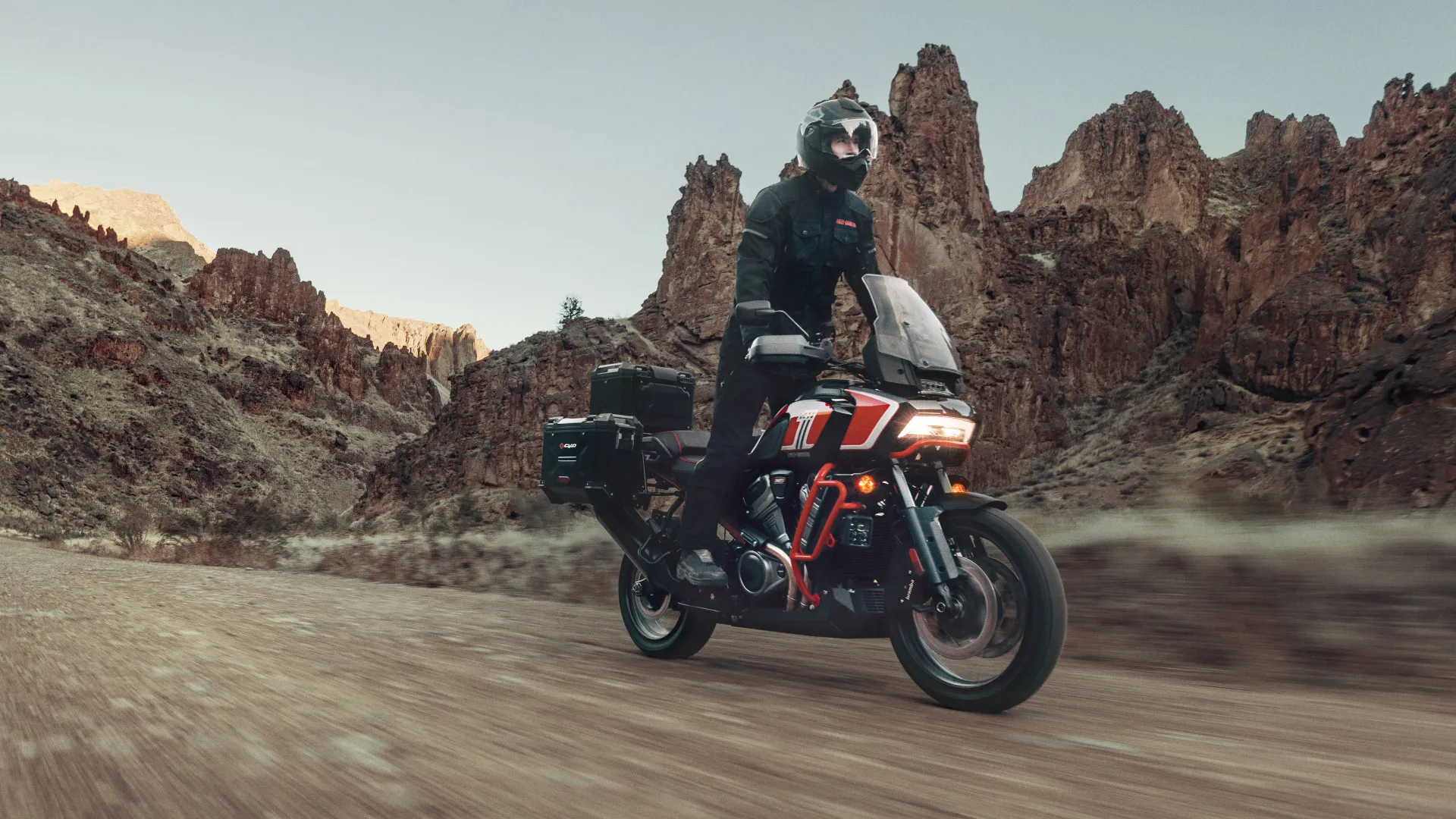 Si quieres una trail que se salga de lo común, la Harley-Davidson Pan America CVO puede ser tu elección