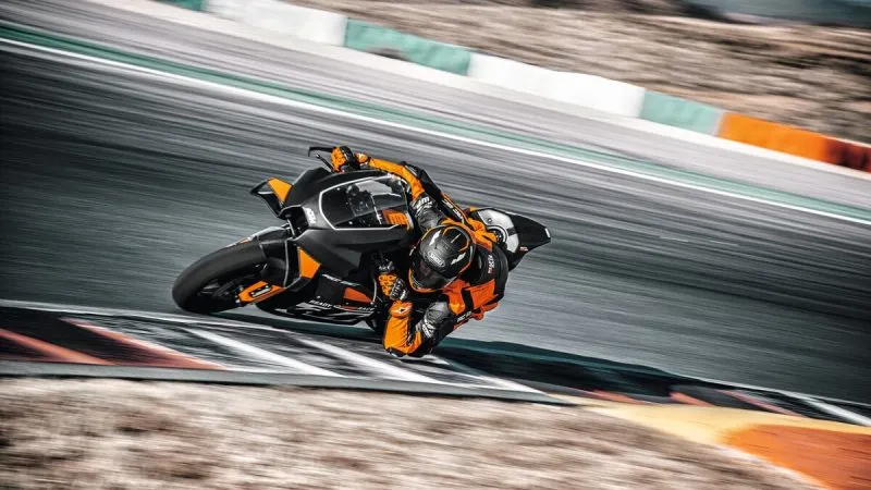 KTM RC 8C (4)