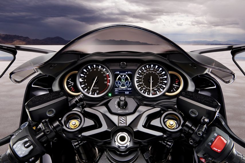 Suzuki Hayabusa 1300 2021 Action 08