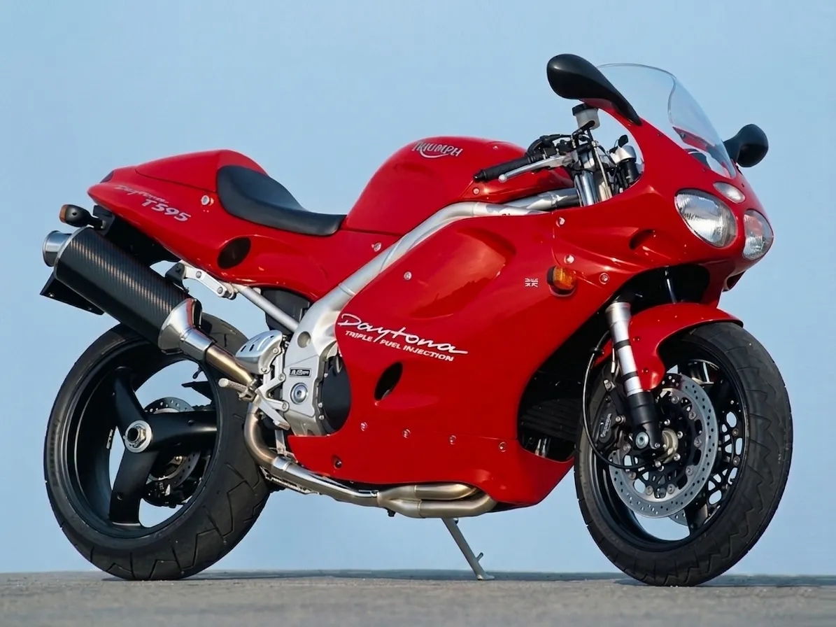 Moto del día: Triumph Daytona T595