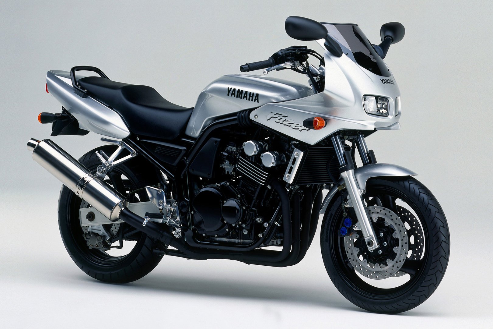 Moto del día: Yamaha FZS 600 Fazer