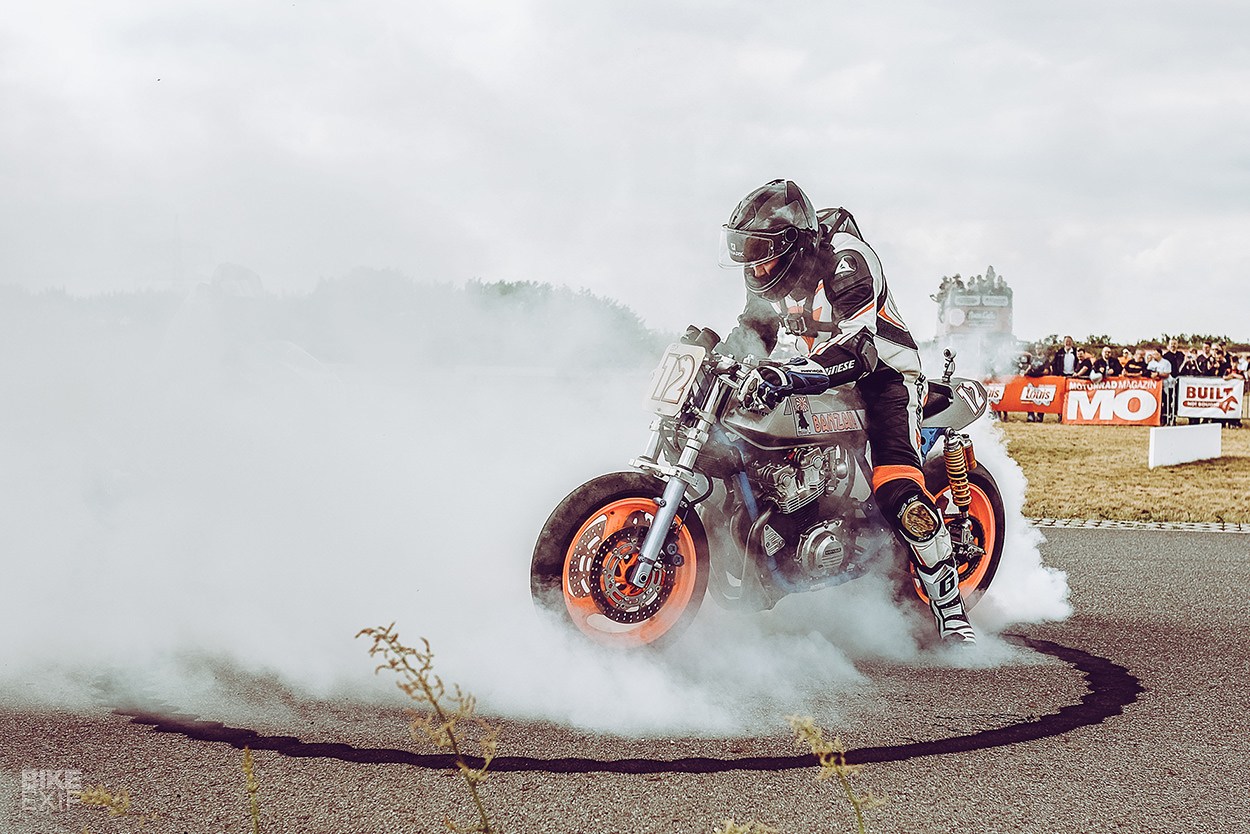 La superbike ochentera perfecta: Honda CB 900 F Bol d’Or Banzai