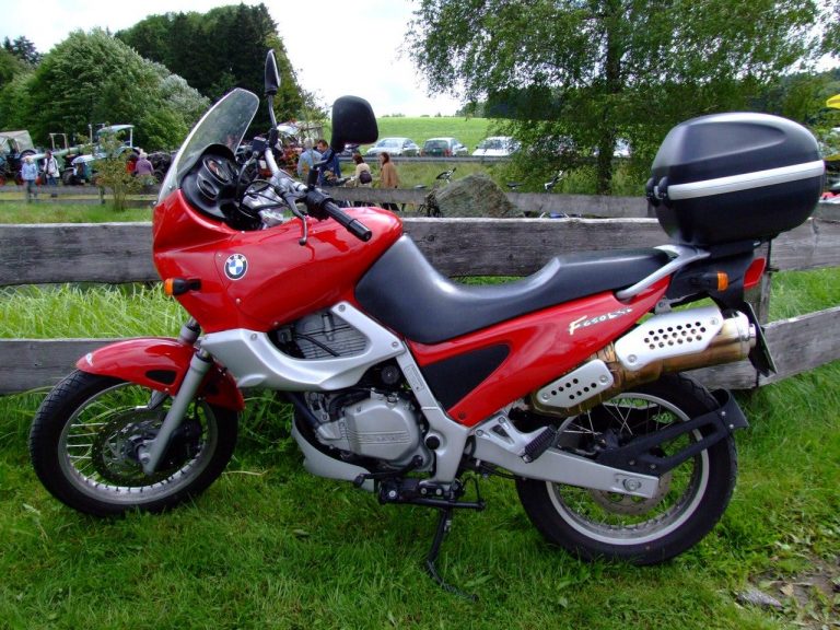 moto BMW F 650 ST rouge au 1/18 d MINICHAMPS 80439422037 miniature de