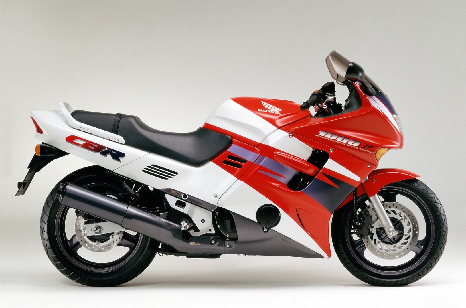 Moto del día Honda CBR 1000 F espíritu RACER moto