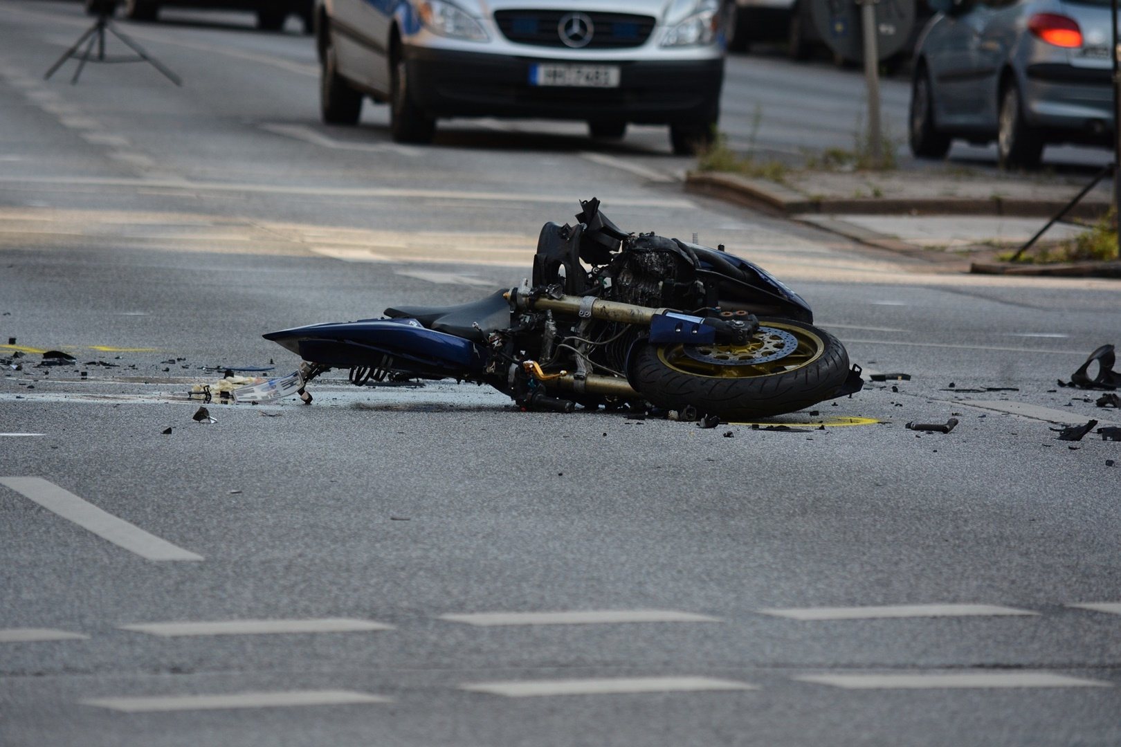 Los coches, culpables en dos de cada tres accidentes de moto