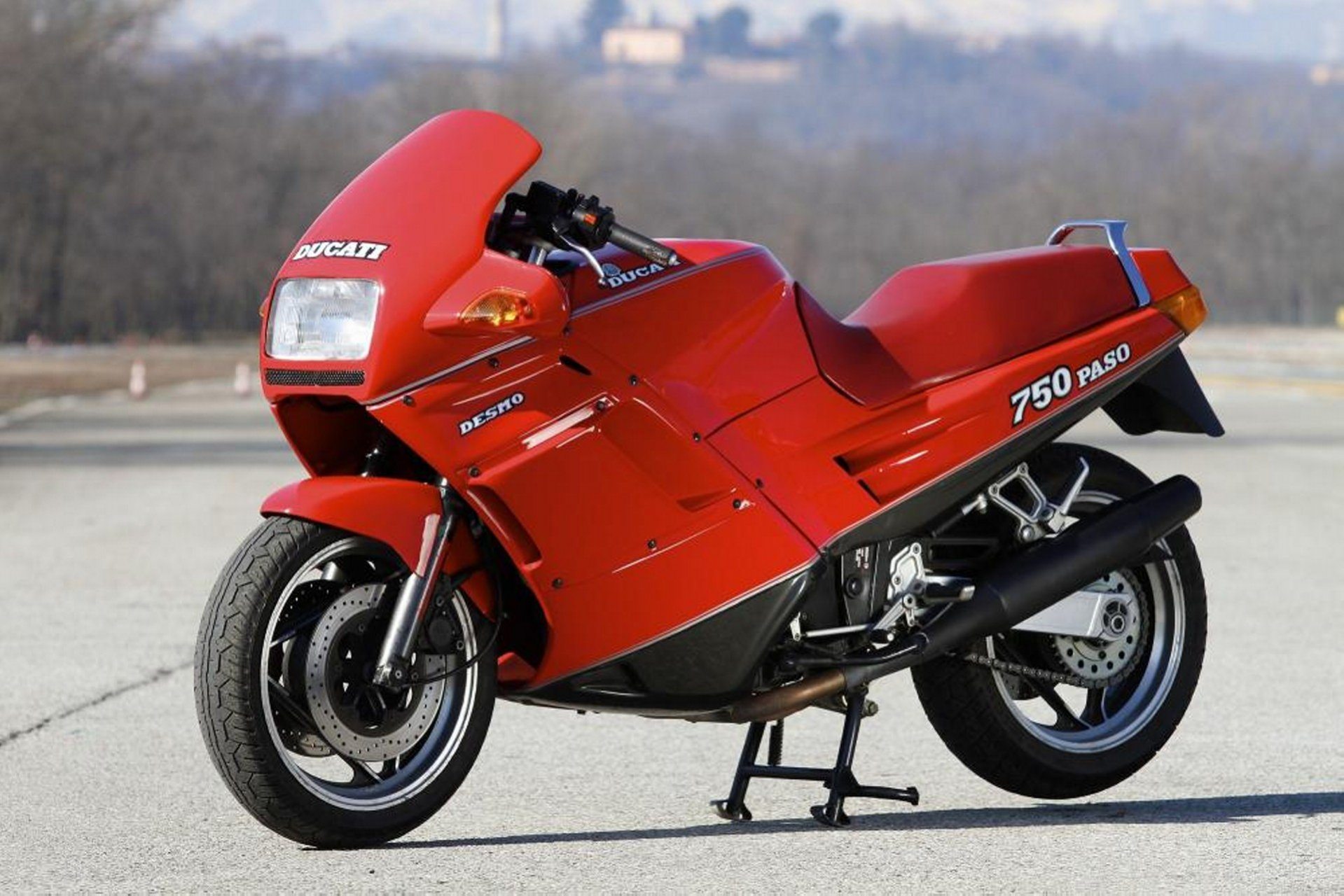 Moto del día Ducati Paso 750 espíritu RACER moto