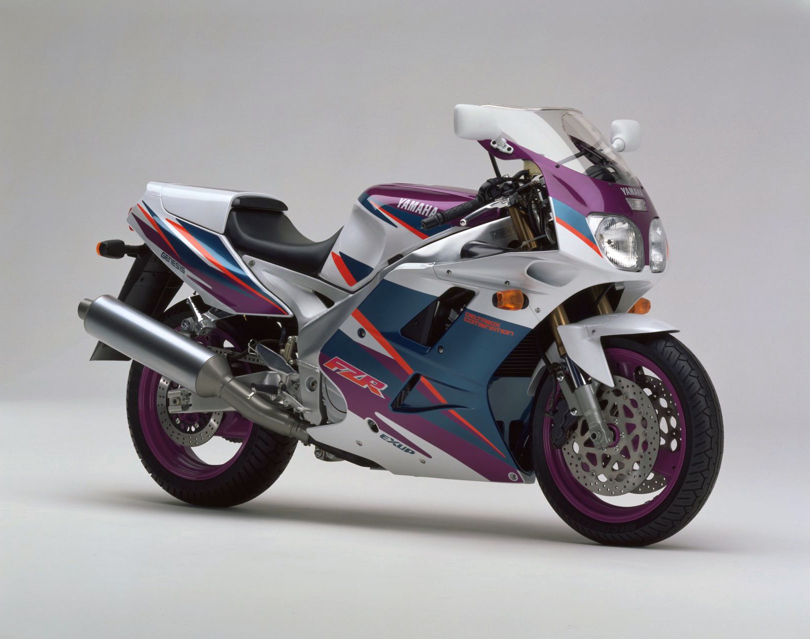 Moto del día: Yamaha FZR 1000