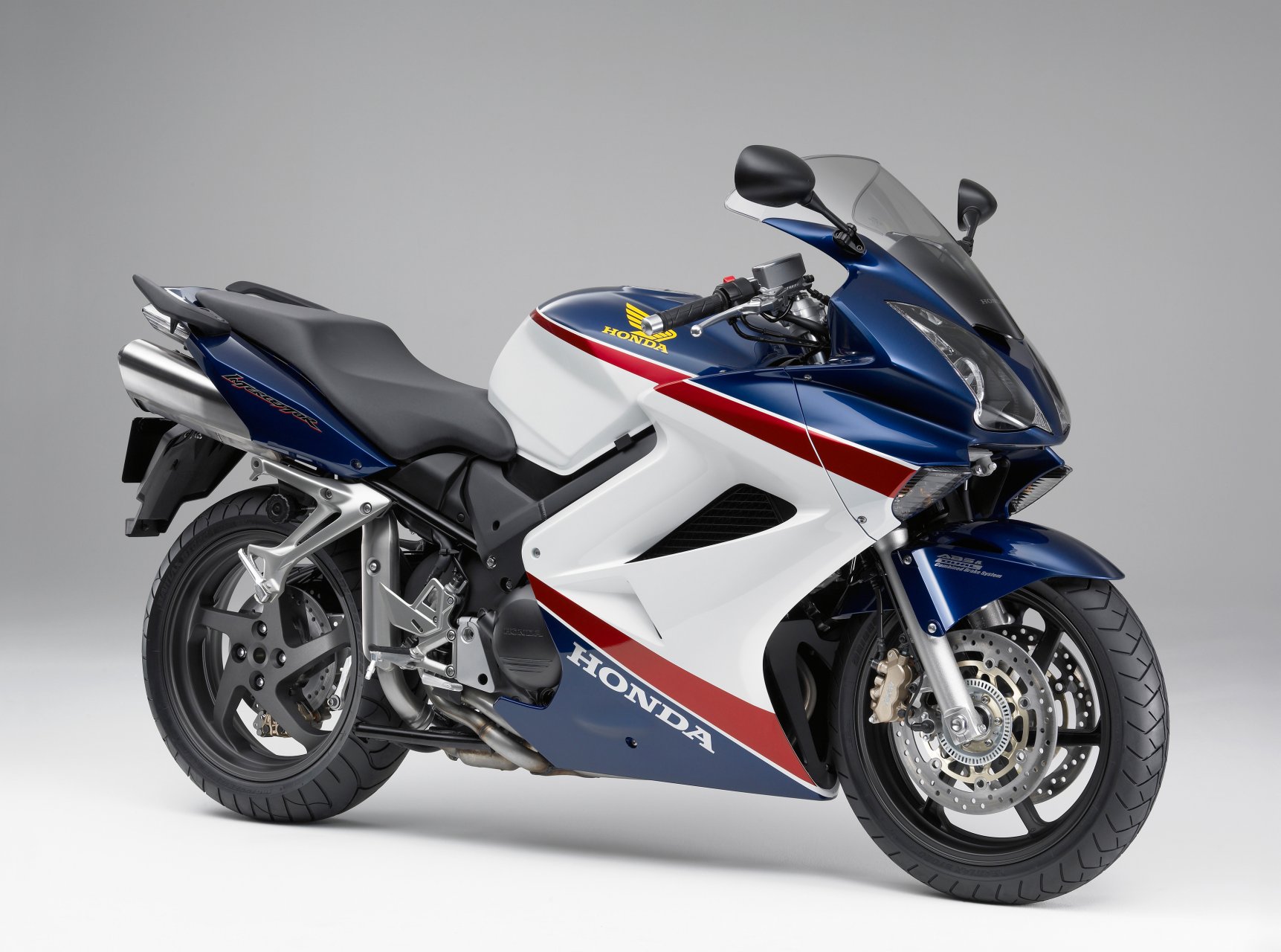 Moto del día: Honda VFR 800 (RC46) | espíritu RACER moto