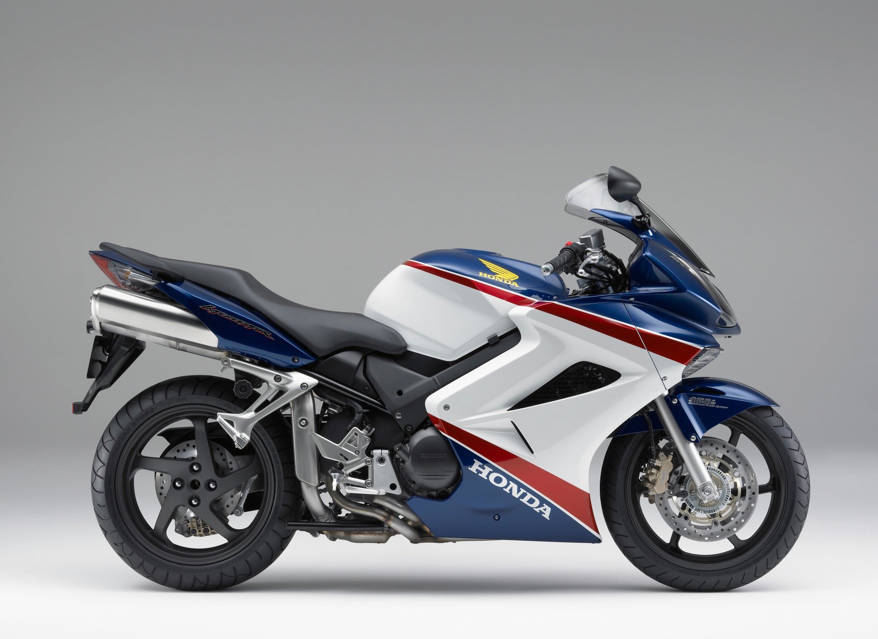 espíritu RACER moto | Moto del día: Honda VFR 800 (RC46)
