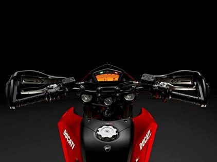 Ducati hypermotard 796 10