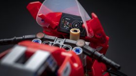 Ducati Panigale V4 R de LEGO Technic 09