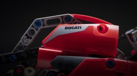 Ducati Panigale V4 R de LEGO Technic 10
