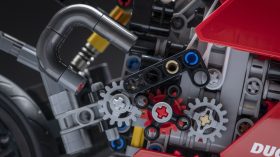 Ducati Panigale V4 R de LEGO Technic 13