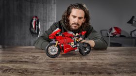 Ducati Panigale V4 R de LEGO Technic 15