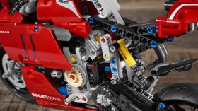 Ducati Panigale V4 R de LEGO Technic 19