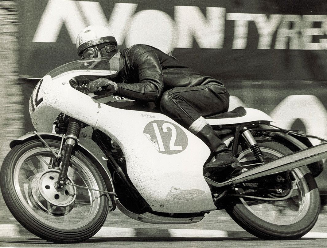 Malcolm Uphill en el TT de 1969