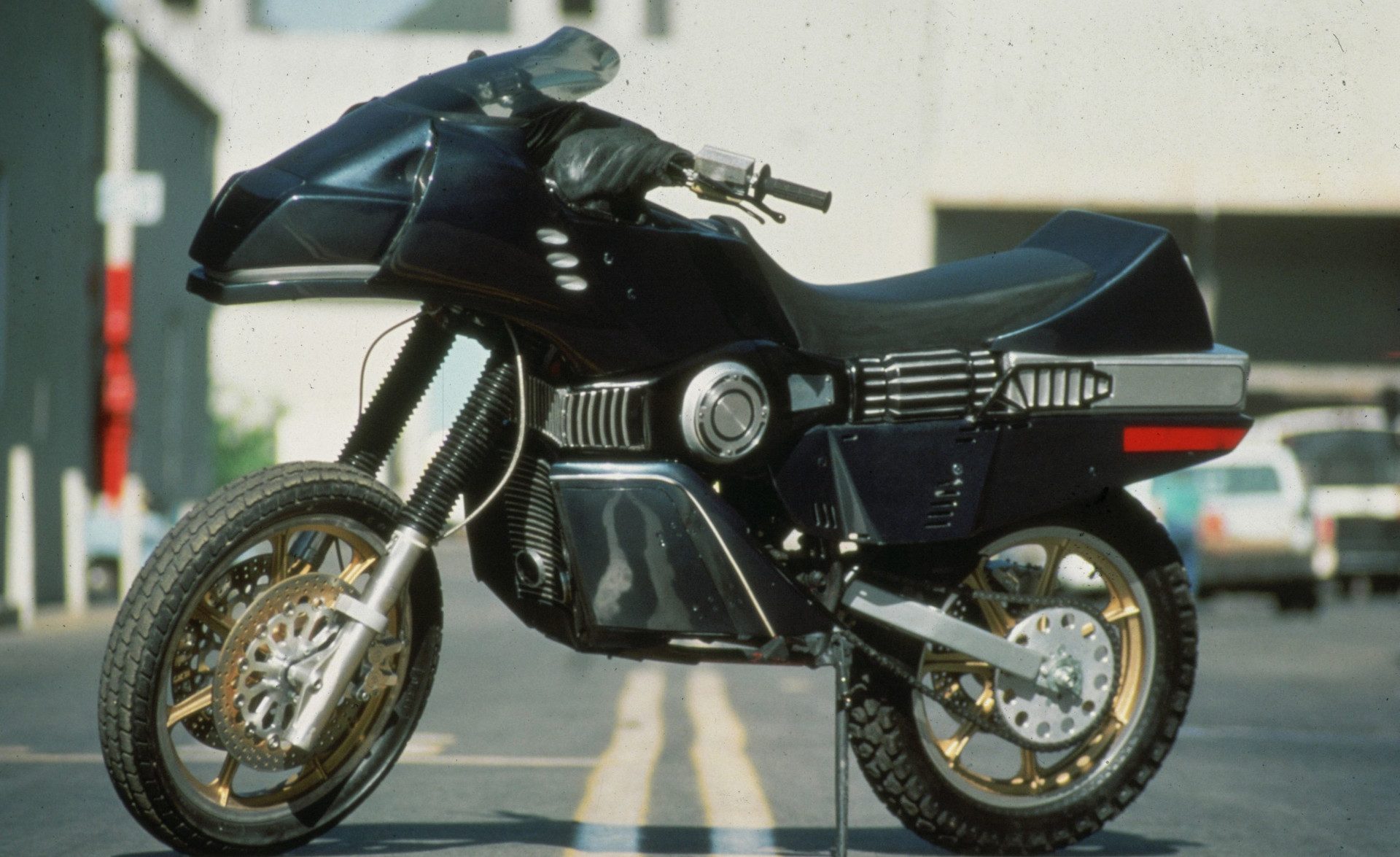 halcon callejero moto serie