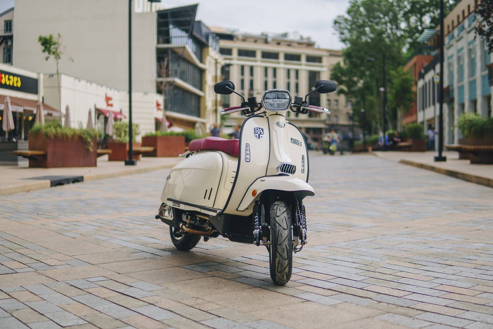 Llega Royal Alloy, la marca de scooters británica con aires a Lambretta