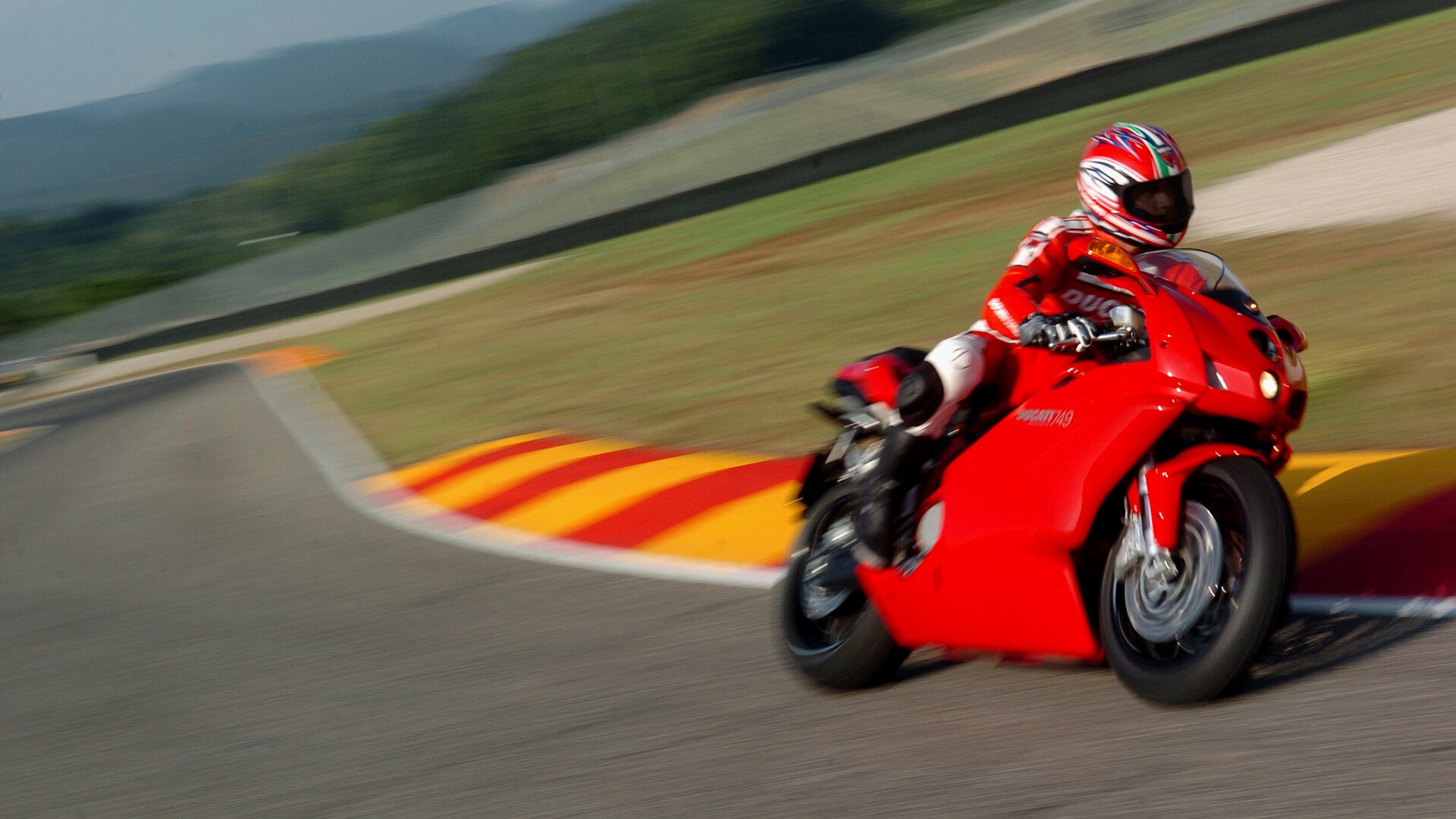 Moto del día: Ducati 749