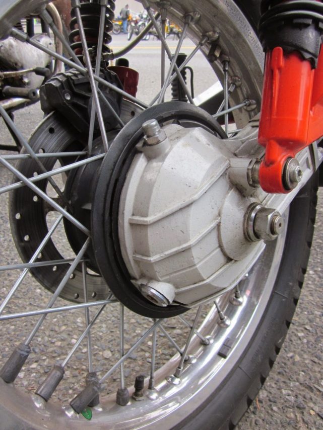 Moto Guzzi V65 TT 04