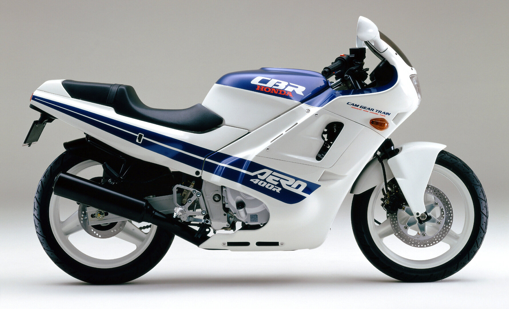 Honda CBR 400 R Aero 4