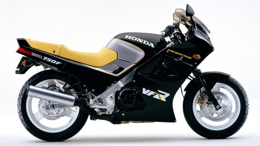 Honda VFR 750 F RC24 3