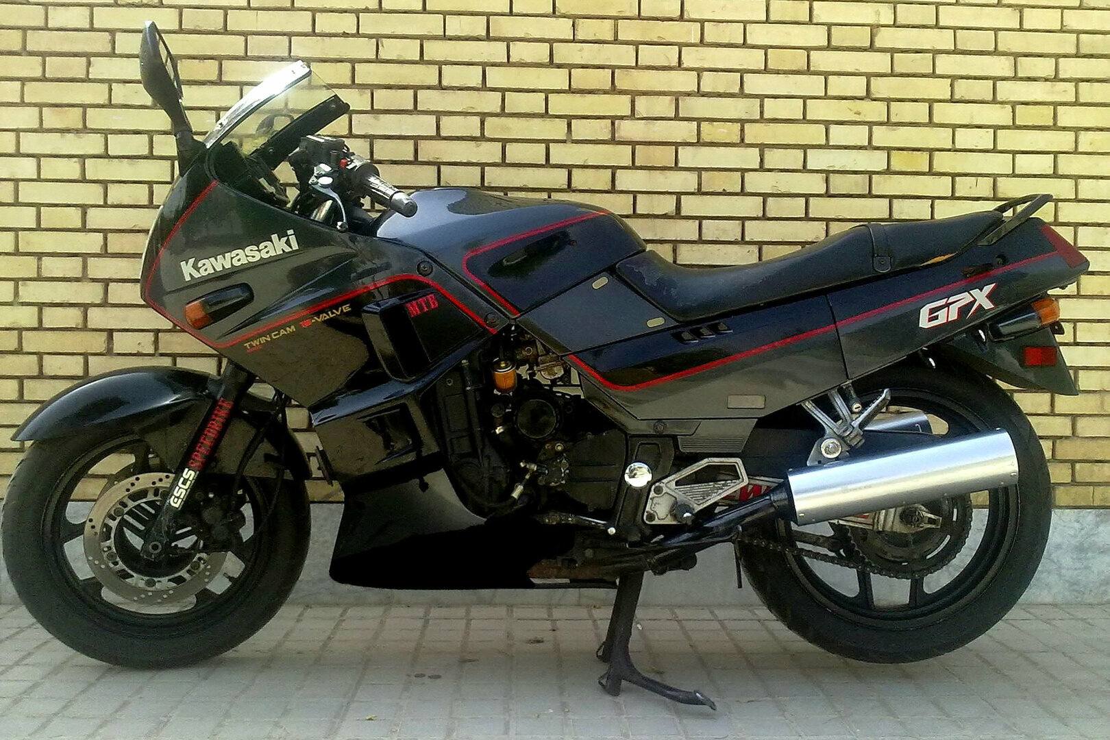 Kawasaki GPX 750 R 3