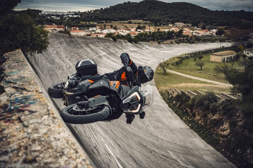 KTM 1290 SUPER ADVENTURE S Action
