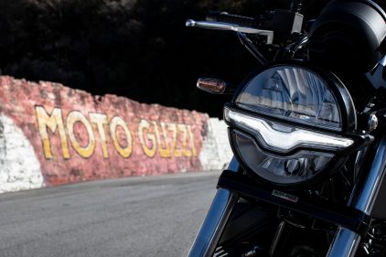 Moto Guzzi V9 100 aniversario 54