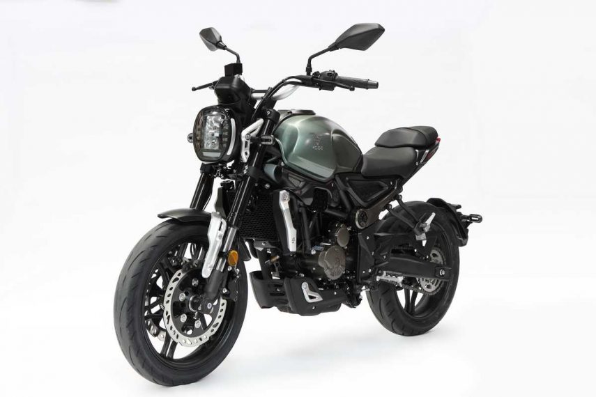 VOGE 300AC 01