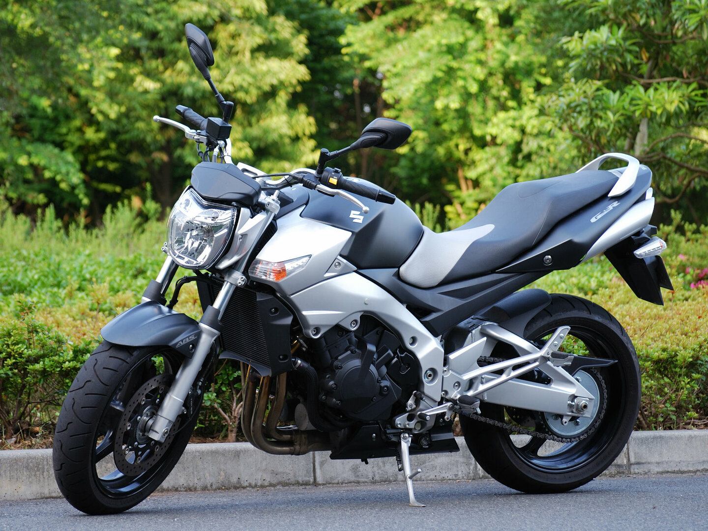 moto-del-d-a-suzuki-gsr-600-esp-ritu-racer-moto