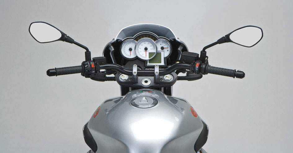 Moto Guzzi 1200 Sport 4V 3