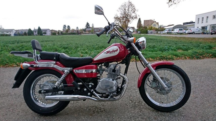 Honda CA 125 Rebel 3