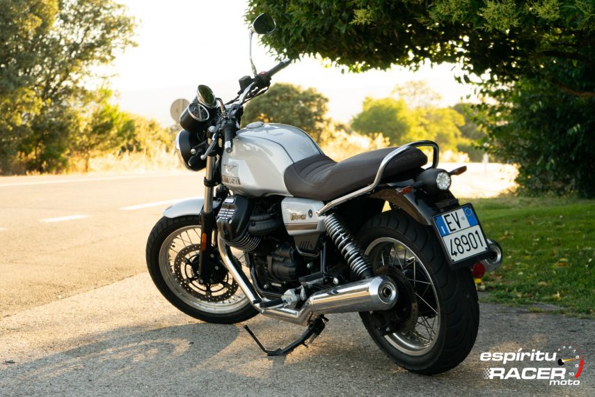 Moto Guzzi V7 850 Special 04