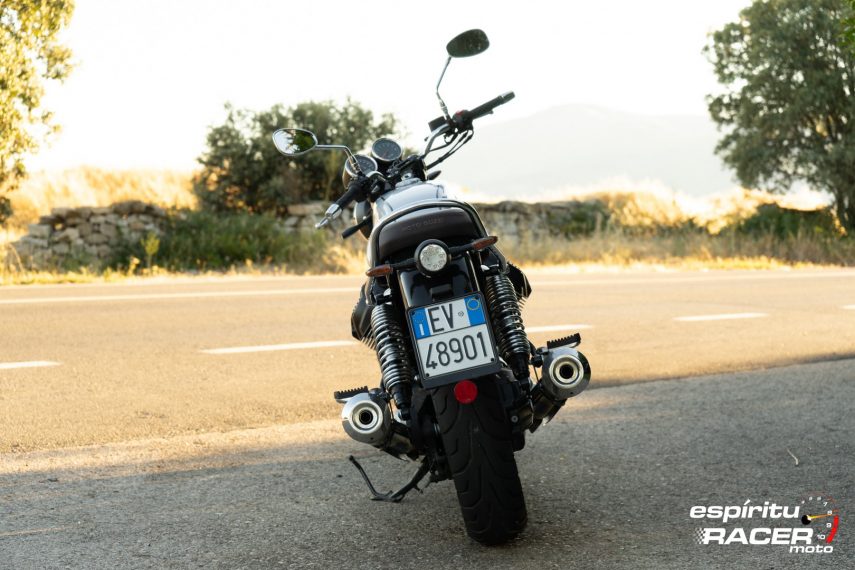Moto Guzzi V7 850 Special 06