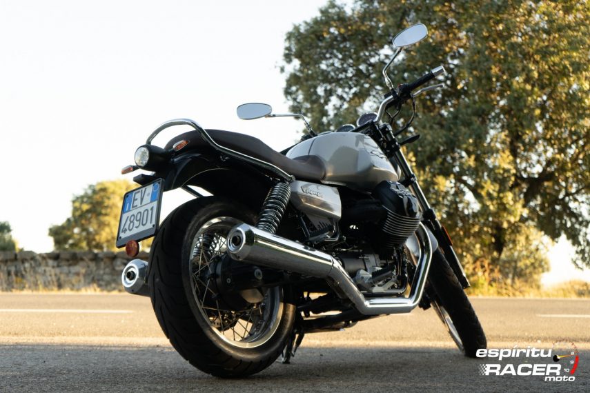 Moto Guzzi V7 850 Special 07