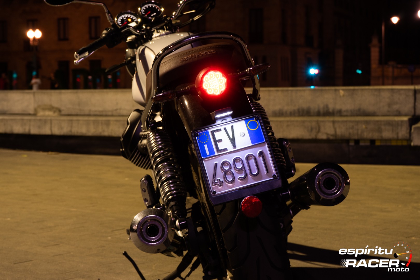 Moto Guzzi V7 850 Special 18