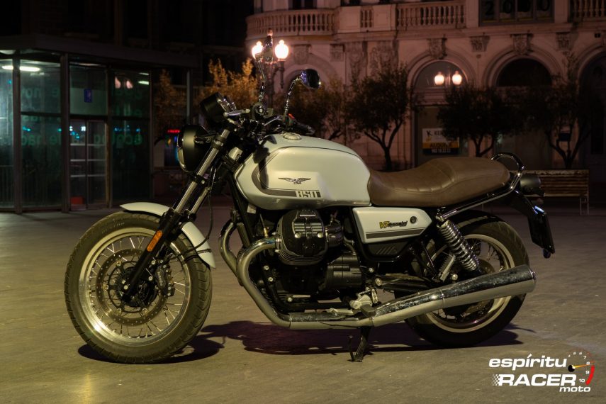 Moto Guzzi V7 850 Special 21