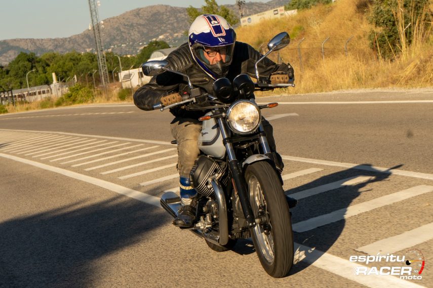 Moto Guzzi V7 850 Special 33