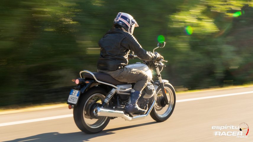 Moto Guzzi V7 850 Special 36