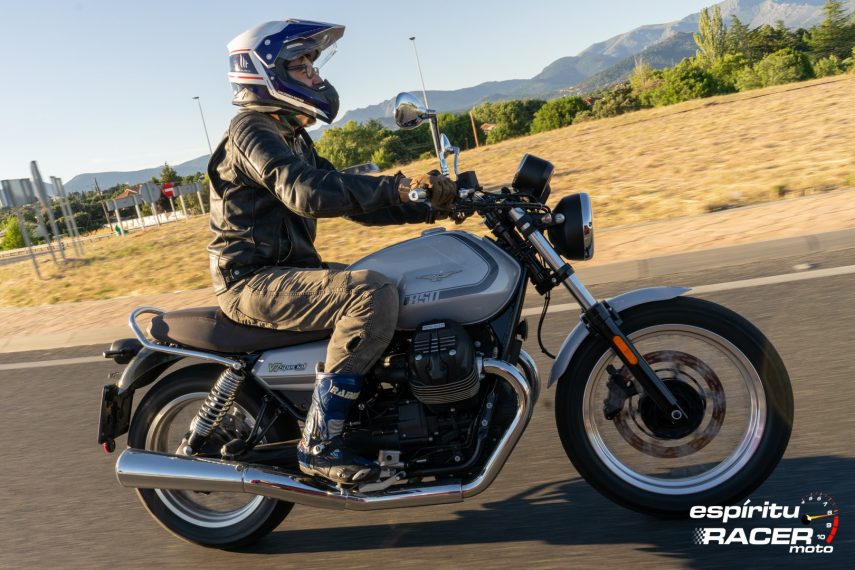 Moto Guzzi V7 850 Special 44