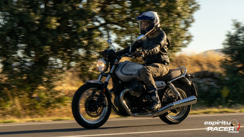 Moto Guzzi V7 850 Special 46