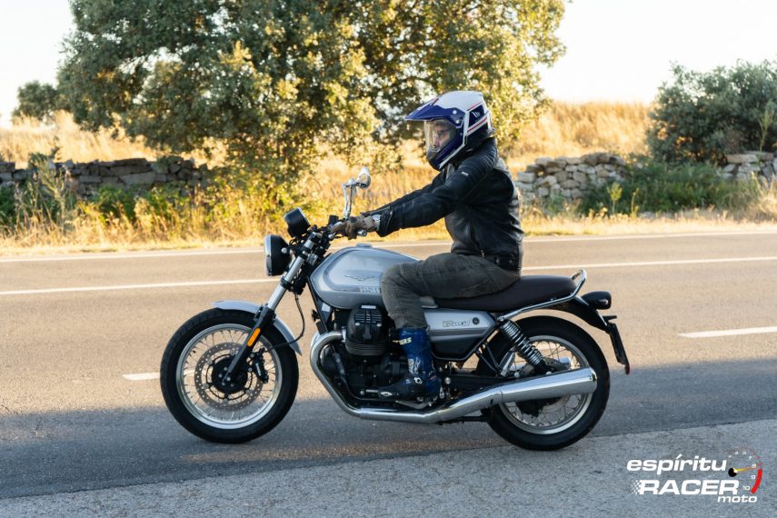 Moto Guzzi V7 850 Special 69