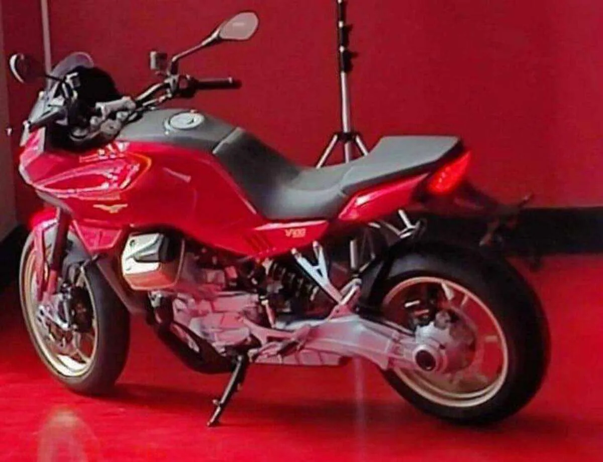 Primeras imágenes de la futura Moto Guzzi V100 Sport Tourer