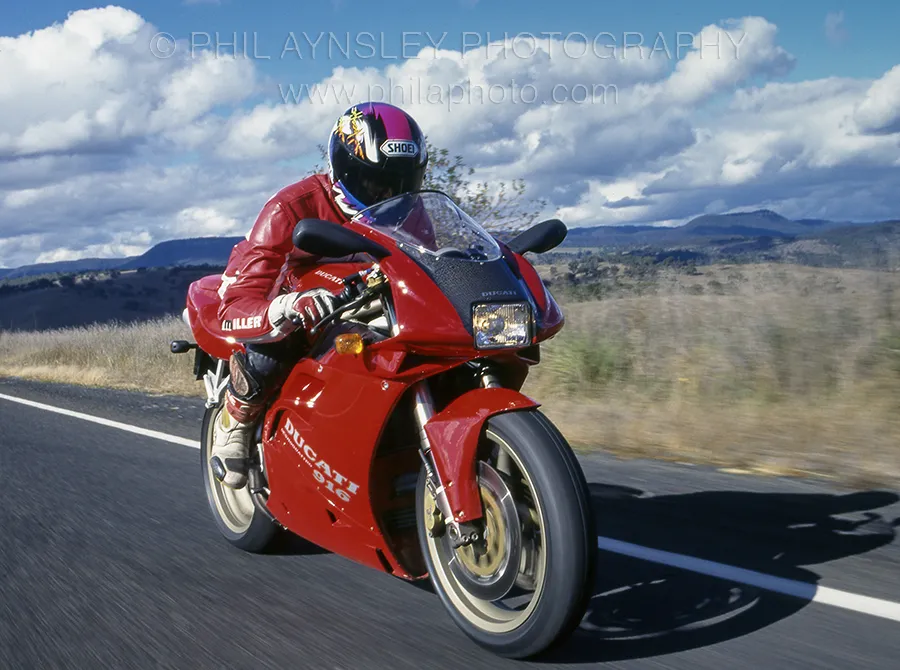 El extraño caso de las Ducati 916 monofaro australianas